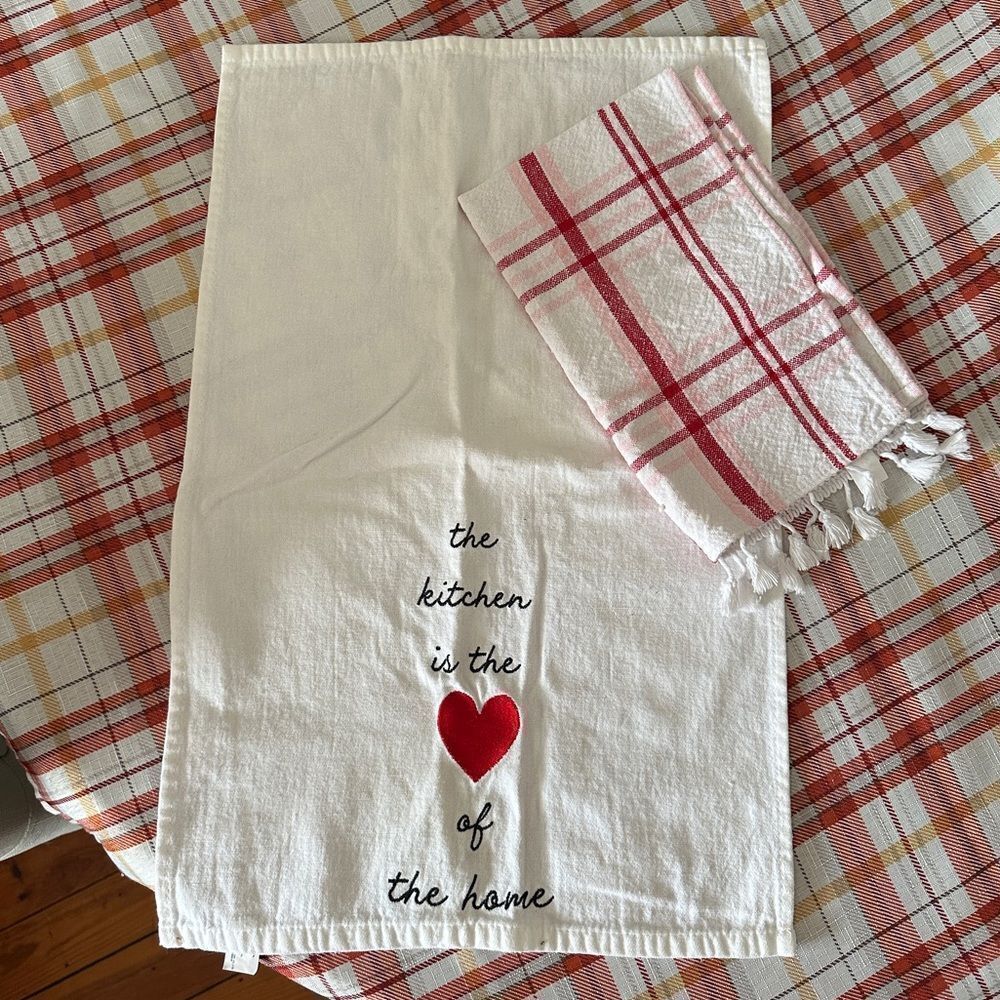 White and Red Kitchen Towel Set